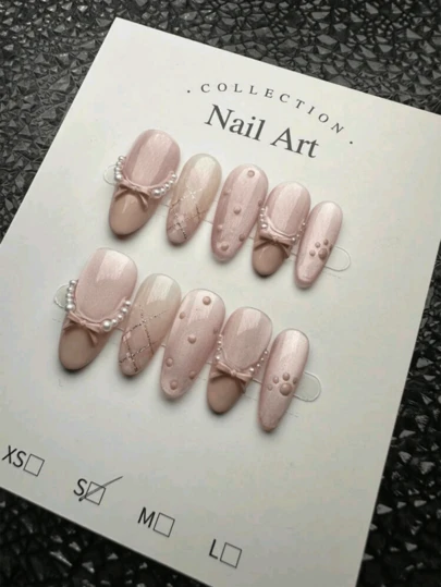 10片装 - 柔粉色奢华猫眼珍珠腮红猫爪手工美甲贴纸。这款美甲贴纸轻盈奢华，尽显高端气质，并能提亮肤色。适合节日、派对等各种场合，可移除且可重复使用。按压式美甲贴纸。