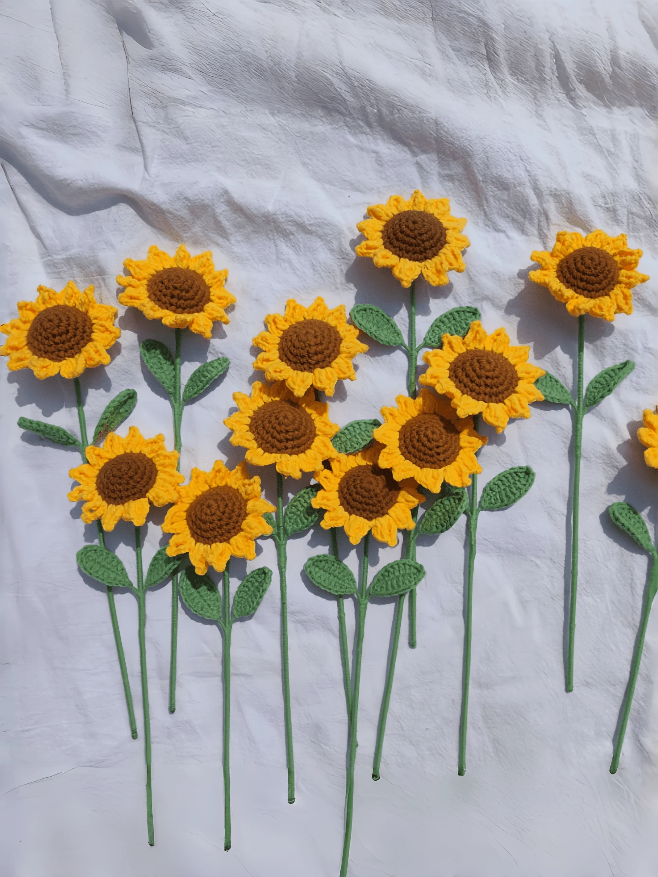 3 pièces Tournesol tricoté artificiel crocheté avec tige, décoration de bouquet de tournesols fait main, décoration de table, cadeau