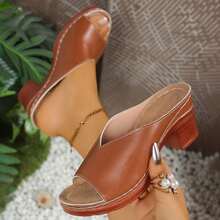 Sandal cao gót kiểu retro dành cho nữ - Sandal đế bệt đa năng với mũi và gót hở. Mẫu sandal thời trang này rất phù hợp cho các hoạt động ngoài trời, cắm trại, kỳ nghỉ biển, cũng như các bữa tiệc và tụ họp. - màu nâu - Xem 12