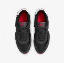 Nike 复古轻质缓震华夫格女式户外跑步鞋，新款耐磨耐用舒适健身低帮运动鞋，VALIANT 柔软时尚经典配色厚底休闲运动鞋，运动必备 CN8558-016 - 黑紅色 - 查看 4