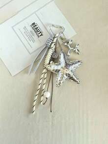 1 chiếc phụ kiện túi hình ngôi sao màu hồng phong cách Y2K, làm từ chất liệu nhung, móc khóa, có thể dùng làm mặt dây chuyền xe hơi. Quà tặng ngày Valentine, thời trang đa năng, phù hợp cho thanh thiếu niên, phụ nữ, sinh viên đại học, giáo viên, nhân viên văn phòng và những người trẻ chuyên nghiệp. Có thể dùng làm vật trang trí, mặt dây chuyền xe hơi, mặt dây chuyền móc khóa nữ, đồ dùng học tập, quà tặng ngày Nhà giáo. - Nhiều màu - Xem 12