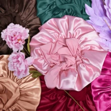 1顶奢华缎面睡眠帽，配有可调节蝴蝶结 - 适合卷发/辫发/自然发质，多种颜色可选，夜间护发必备，柔软贴合，高级浴室配件，美容旅行必备 - 軍綠色 - 查看 9