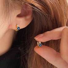 2 件经典闪亮方晶锆石精致小环耳环，适合女性婚礼和日常佩戴，超小尺寸，情人节或生日送给女朋友的绝佳礼物 - 金色 - 查看 5