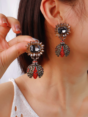 1 par de pendientes colgantes de aleación con cristales de estilo europeo y americano con diseños de girasol, animales y abejas, adecuados para uso diario, fiestas en la playa, regalos y viajes