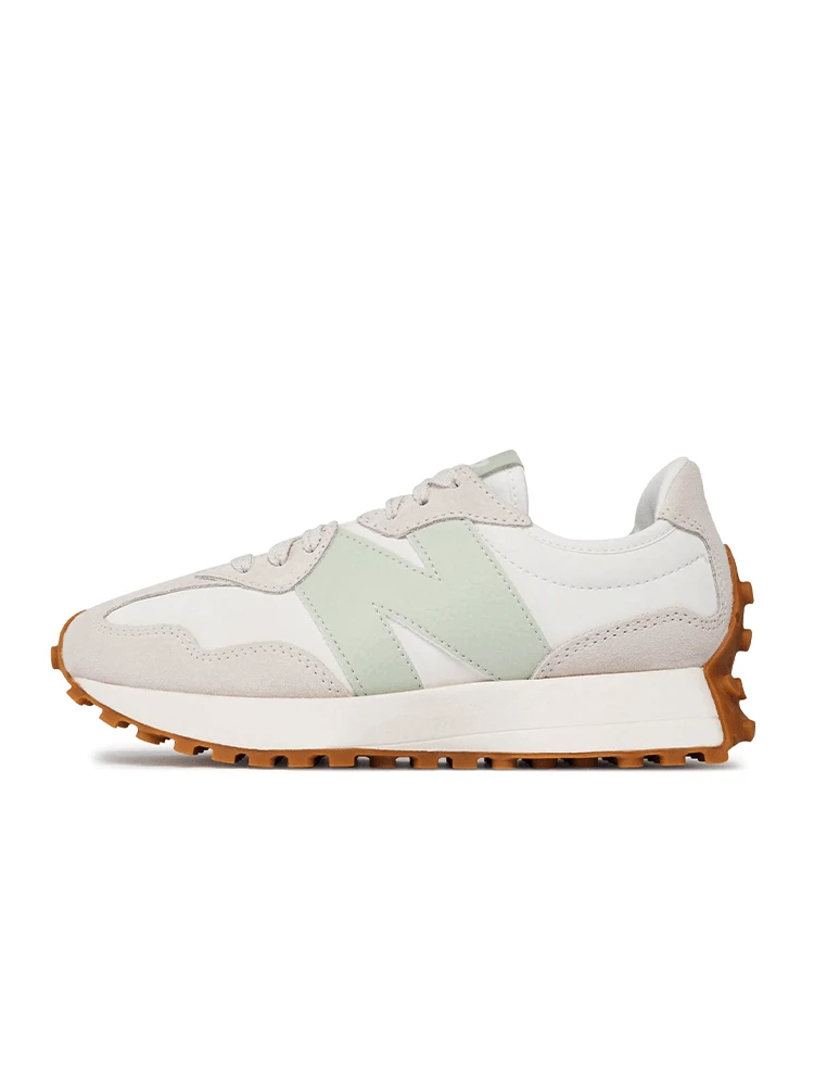 New Balance 327 女式休闲鞋采用海盐色和黑色,低帮皮革鞋面,泡沫缓冲鞋垫,柔软支撑贴合,易于系带,适合行走、日常穿着和四季休闲风格。 - 月光/銀苔 - 查看 1