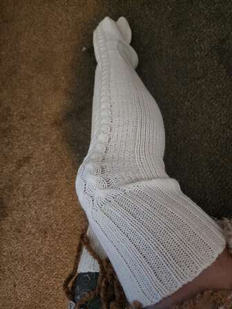 白色过膝长袜，保暖加绒过膝袜，适合秋季、冬季、节日和派对穿着，舒适保暖。