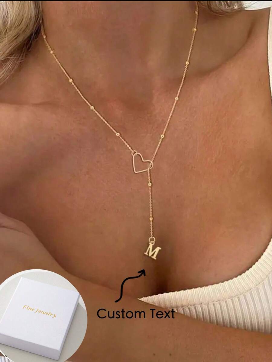 时尚、优雅、略带性感的英文字母定制不锈钢吊坠珠子装饰链项链，是女士精致家庭宴会、圣诞节、感恩节、生日送给家人和朋友的完美珠宝配饰，也是新年魅力之选。