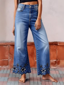 Ladies Plus Size Denim Pants, Women's Art Embroidery Denim Pants - Comfortable Stretch Wide Leg Denim Pants (Floral Pattern Casual Pants, Suitable For Weekend Wearing Or Workwear. Women's Plus Size Stretch Wide Leg Denim Pants | Mid-Calf Comfortable Fit, Featuring Artistic Floral Embroidery | Mid-Calf Casual Style, Suitable For Daily Wearing, Plus Size Women's Embroidered Denim Pants. Blend Fabric: 75% Cotton, 23% Polyester Fiber. The Cuffs Of The Pants Are Designed With Rolled Edges, Featuring Floral Embroidery And Cloud-Shaped Cuts. This Style Combines The Characteristics Of Straight-Leg Pants And Wide-Leg Pants. It Has Four Pockets, With Embroidery On The Back Pocket. No Belt. This Is A Fashionable Style Suitable For All Seasons And Can Also Be Worn As Elegant Undergarments. - Rửa nhẹ - Xem 7