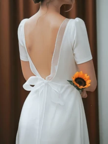 1pc Woman Open Back Wedding Dress, Elegant Minimalist Bow Back Wedding Dress With Short Sleeves, Simple Wedding Dress,White Rustic Crepe Wedding Dress, All Seasons, Elegant And Comfortable, Suitable For Wedding,Party, Singles' Party,Vacation,Bride,Formal Occasions,Dinner Dress,Prom Dress,Homecoming Dress,Cocktail Party,Birthday Party - 白色 - 查看 4