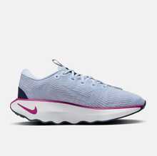 Nike Motiva 女子跑步鞋采用波浪厚底设计，减震耐磨，独特图案外底，穿着舒适，灰色、粉色和海军蓝时尚配色的户外运动鞋，独特设计推荐 DV1238-008 - 紫色 - 查看 3
