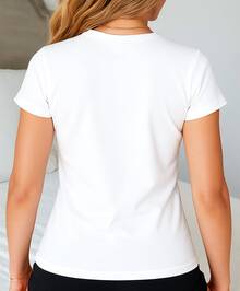 Camiseta de manga corta con estampado de NEWPORT de cuello redondo, playeras para mujer, blusas gráficas para mujer - Blanco - Ver 2