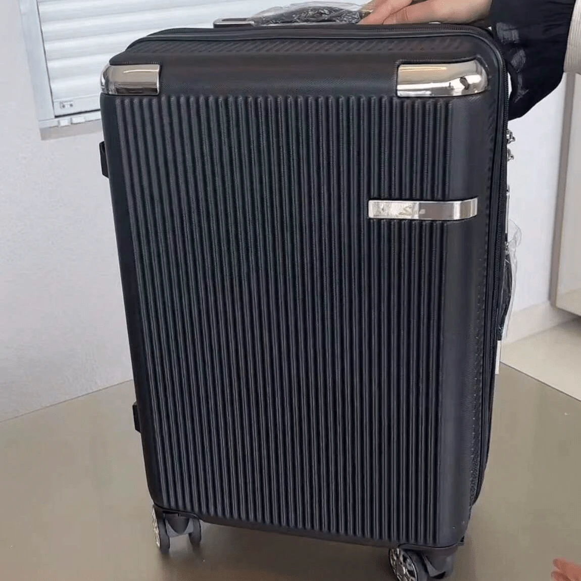 10kg Carry-On Luggage With 360° Wheels Travel Hand Luggage - 黑色 - 查看 1