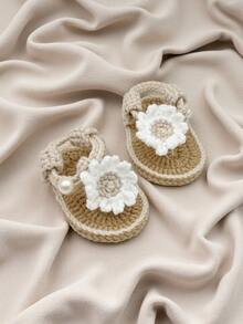 1 Pair Handmade Infant Sandals, Crochet Daisy Pattern, Yellow And White, Pearl Button Decor - Beige - View 5