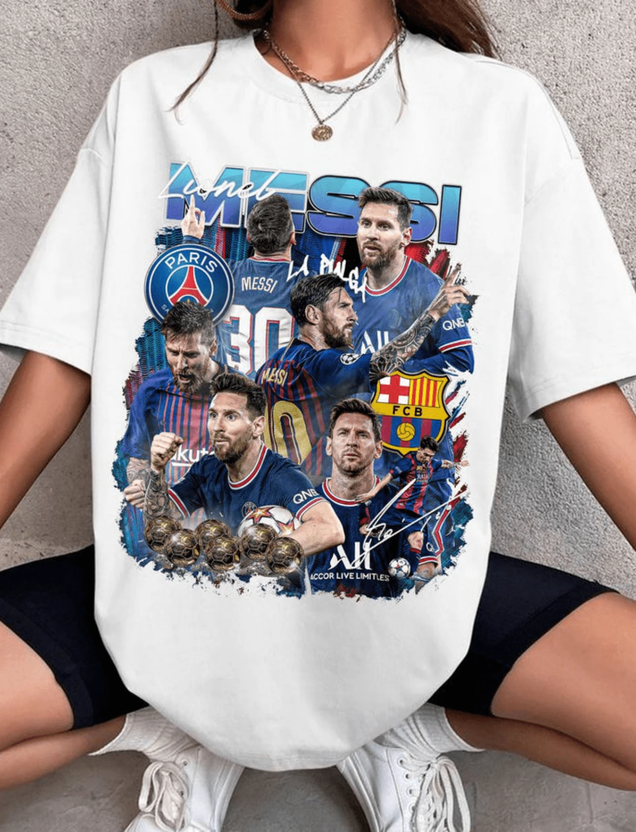 Bootleg Design T-Shirt, Football T-Shirt, T-Shirt, Barcelona, Barça, Argentina, W,Football Fan Theme Collage Team Logo Print Crew Neck T-Shirt Sweatshirt Tops Plus Size Clothes Multi Image Design Details Short Sleeve Y2K Style Relaxed Garment Style Suitable For All Seasons Machine Washable For Business Casual And Casual Wear Match Day Outings Usage Context - 白色 - 查看 1