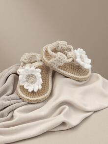 1 Pair Handmade Infant Sandals, Crochet Daisy Pattern, Yellow And White, Pearl Button Decor - Beige - View 6