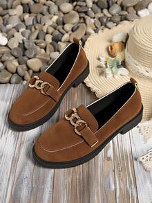 Mocasines planos con decoración de cadena para mujer, elegantes y cómodos para el otoño 2025. Adecuados para faldas y uso en el campus.