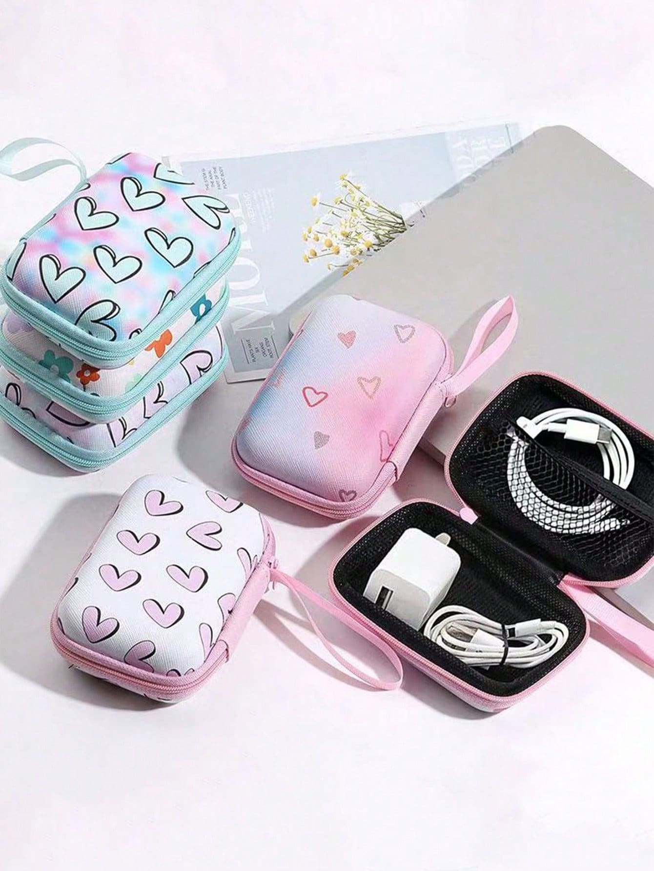 1 pieza Bolsa con forma de corazón impresa en EVA para cable de datos, cargador, monedas, artículos pequeños