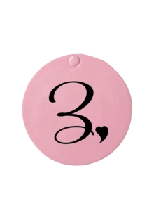 Praktischer Mini-Spiegel mit schwarz gedruckten Herzbuchstaben A-Z, niedlicher Make-up-Spiegel, Mini-Kompaktspiegel, tragbarer Make-up-Spiegel, Mini-Handspiegeln, Make-up-Spiegel für den täglichen Gebrauch, Reise und Party, süßes und lustiges kleines Geschenk, Geburtstag, Strand, Feiertage, ein tolles Geschenk für Frauen, Mütter, Lehrer, Freunde, Brautjungfern, günstig, Strumpfstopfer, Make-up, Make-up-Utensilien, günstige Sachen, Geschenke, Geschenke für Frauen, Weihnachtsgeschenke