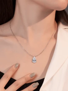 1 pièce Élégant pendentif collier en argent 925 avec moissanite taille poire de 2 à 4 carats, convient pour le trajet quotidien, les fêtes, les vacances, les mariages, la Saint-Valentin, la Fête des Mères, les cadeaux pour demoiselles d'honneur, bijou brillant comme cadeau pour elle