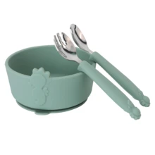 Set di stoviglie per bambini 3 pezzi con ciotola con ventosa e posate in acciaio inossidabile 304, ciotola in silicone a forma di animali marini (6 colori: cavalluccio marino). Materiali: manici in silicone resistenti al calore + base magnetica a tenuta stagna | Lavabile in lavastoviglie e microonde | Certificato CE/FDA | Design adatto ai bambini per viaggi, casa e asilo | Caratteristiche di antiscivolo | Perfetto per pasti per bambini, svezzamento e regali per compleanni dei bambini