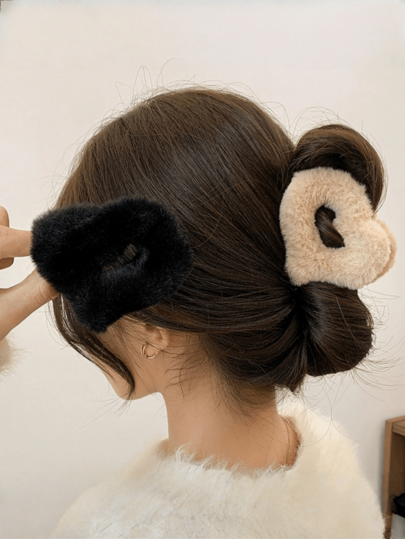 1 pièce/6 pièces/7 pièces/13 pièces Clip à cheveux en peluche d'amour d'automne et d'hiver de 3 pouces, cheveux semi-attachés avec un clip à cheveux de haute qualité et raffiné, clip à cheveux pour l'arrière de la tête pour femmes, style polyvalent, convient pour assortir les couleurs sombres en automne et en hiver, les fêtes, la maison, les cadeaux de fête, les cadeaux de remise des diplômes, convient pour porter dans diverses scènes Accessoire de mode pour les cheveux Clip de serrage élégant pour l'hiver