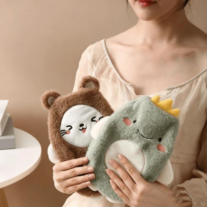 可爱卡通毛绒热水袋，便携暖手暖脚，居家、办公、旅行必备，可爱设计，舒适暖心，家居装饰，办公室放松工具，职场人士专属，暖身垫，冰袋，水瓶，生理期必备，缓解痛经的暖身垫，邮轮必备，旅行包