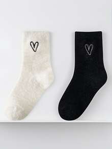 "2 Pairs Heart-Shaped Fuzzy Women's Crew Socks - Soft & Cozy In Black, Brown & White Perfect For Autumn & Winter - Random Colors"