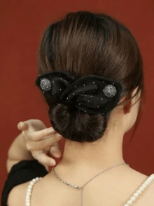 1 قطعة مشبك شعر نسائي مزين بالماس والفيونكة الشبكية ذو تصميم ملفوف وبريق، مناسب للحفلات والاستخدام اليومي. 1 قطعة شريط رأس مزين بالفيونكة وجيب سري مخفي، يمكن استخدامه لحفظ النقود والأغراض الصغيرة أثناء السفر