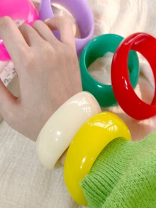 1 pieza Brazalete de resina colorido de dopamina, adecuado para uso diario casual de mujeres, diseño minimalista y redondo grande, regalo único para familiares y amigos (Tamaño: 63mm, por favor revise las dimensiones del producto antes de hacer el pedido)