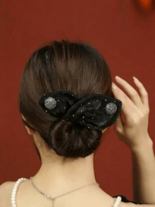 1 قطعة مشبك شعر نسائي مزين بالماس والفيونكة الشبكية ذو تصميم ملفوف وبريق، مناسب للحفلات والاستخدام اليومي. 1 قطعة شريط رأس مزين بالفيونكة وجيب سري مخفي، يمكن استخدامه لحفظ النقود والأغراض الصغيرة أثناء السفر