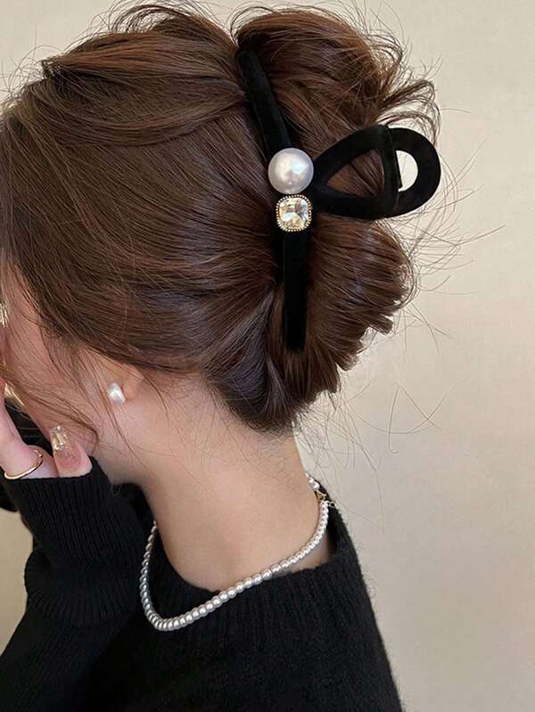 1 szt. Damska czarna spinka do włosów z podwójnymi, krzyżującymi się serduszkami i literami, modny minimalistyczny design do codziennego noszenia, jesienne akcesoria do włosów, eleganckie spinki do włosów, zimowe spinki do włosów, modna kopertówka