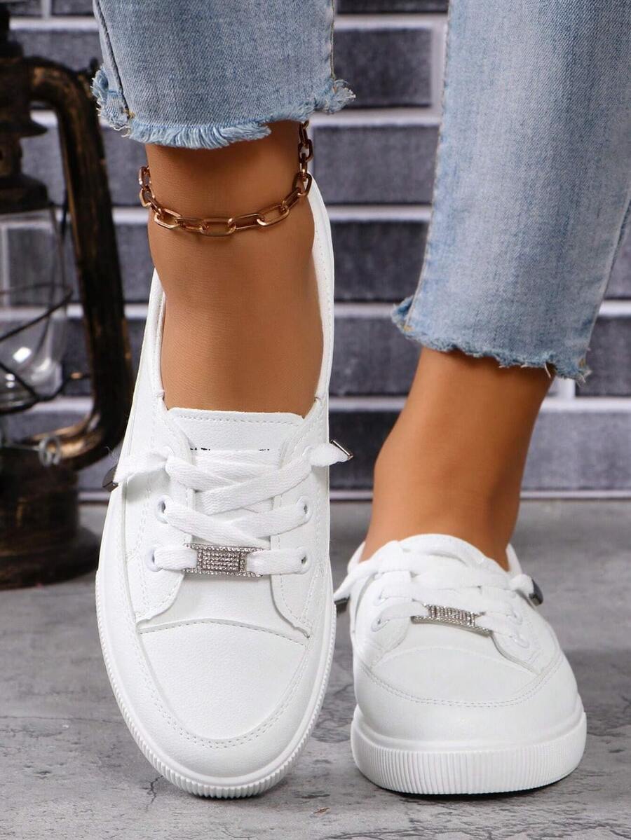 These Classic, Versatile Women's Round-Toe Slip-On Shoes Are Casual, Lace-Up, And Have A Soft, Flat Sole For Outdoor Sports. Their Clean Upper And Sleek Lines Create A Clean, Elegant Look. Perfect For Spring, Summer, Autumn, And Winter, For Everyday Outings, School, Vacations, And Street Style. - 白色 - 查看 1