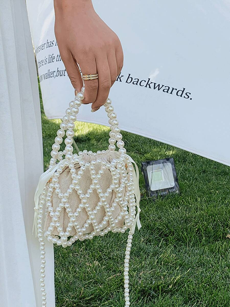 حقيبة يد صغيرة نسائية مصنوعة من خرز الزجاج المنسوج بتصميم مفرغ