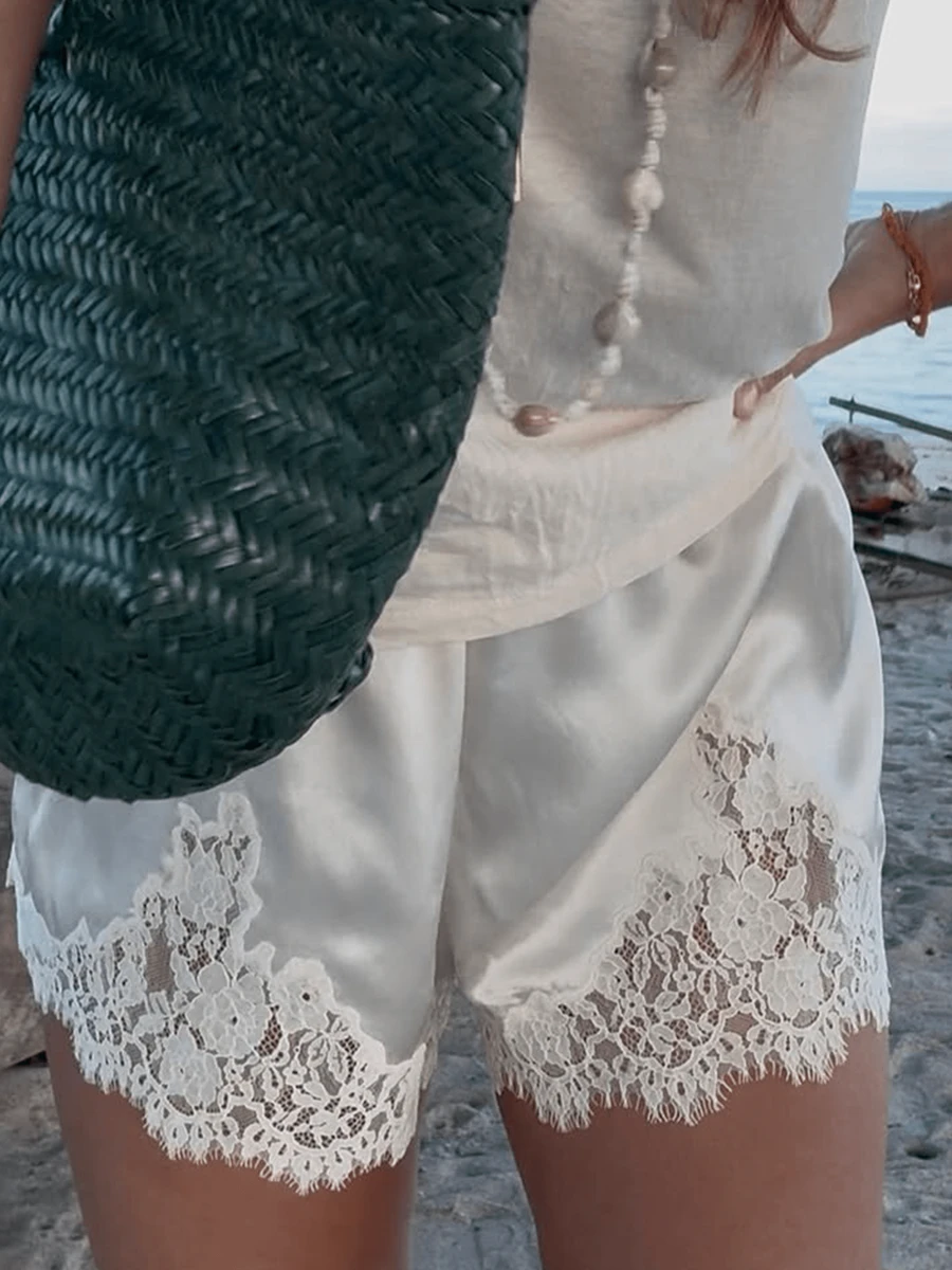 Women Satin Silk Lace Trim Shorts Silky Low Rise Boxer Shorts Y2k Teen Girls Cute Coquette Lounge Slip Bottoms - 白色 - 查看 1