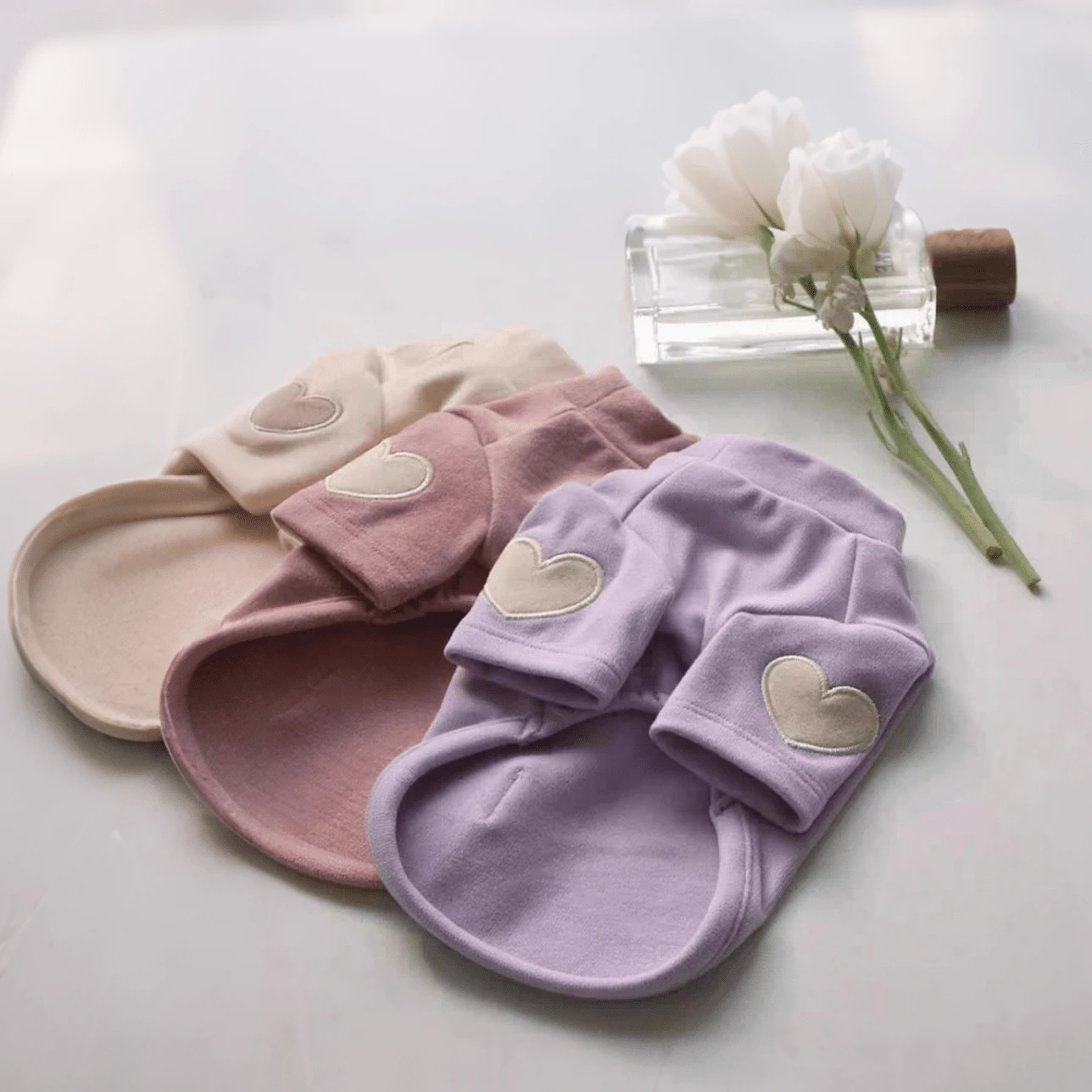 1件绿色高领狗狗衣服，带心形贴片，适合小型犬日常穿着 - 彩色 - 查看 1