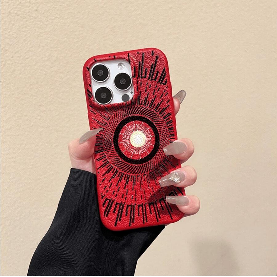 Funda para teléfono con textura de lichi y un gran círculo negro. Compatible con phone 16 Pro Max, 16, 15 Pro, 14, 14 Plus, 13, 13 Pro, 12 Pro y 12 Pro Series. Resistente al desgaste y a las huellas dactilares. - carmesí - Ver 1