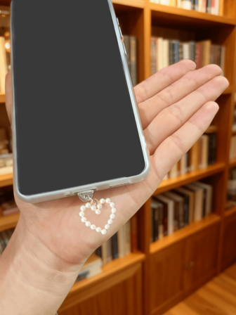 High-Quality Appearance Pearl Hollowed-Out Heart-Shaped Phone Dust-Proof Plug Charging Port Waterproof And Dust-Proof. Compatible With Apple And Android Type-C Accessories.