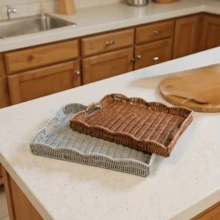 1 pièce Panier à fruits multifonctionnel en faux rotin de style moderne - Blanc et marron épuré, plateau de rangement de bureau rectangulaire pour le salon, parfait pour présenter des fruits, du pain et servir des aliments, panier à fruits pour la cuisine