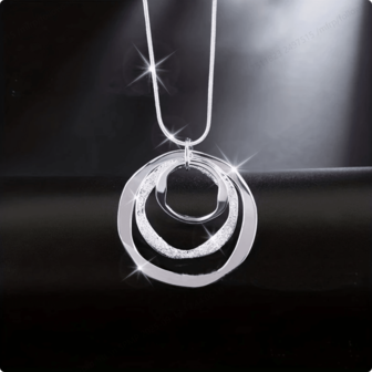 Exquisite Neutral Three Ring Pendant Necklace - Fashionable Avant-Garde Jewelry For Versatile Daily, Travel, And Party Wear - Ideal Gift For Women & Men