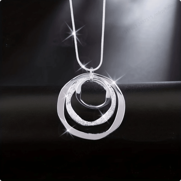 Colar Pendente de Três Anéis Neutro Requintado - Joias Vanguardistas da Moda Versáteis para Uso Diário, Viagem e Festa - Presente Ideal para Mulheres e Homens