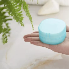 1个小型透明圆形塑料收纳盒 - 便携式化妆棉和清洁用品收纳盒，密封旅行设计，适用于收纳刷子、球、珠子等 - 耐用浴室和梳妆台收纳盒，卸妆用品收纳盒，表面光滑，透明收纳盒 - 彩色 - 查看 6