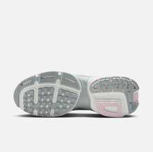 Nike 耐克新款高密度泡棉缓震耐穿训练运动鞋，男女款，复古时尚百搭通勤休闲运动鞋，经典V2K Run轻便舒适户外跑步鞋，情侣款必备 HQ4046-001 - 銀灰粉 - 查看 3