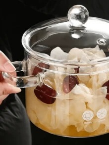 1 pezzo Questo barattolo di vetro è altamente pratico: può essere posizionato direttamente nel forno a microonde per il riscaldamento, utilizzato come contenitore per conservare gli ingredienti in frigorifero e anche per la cottura a fiamma libera su un piano cottura a induzione. Il suo materiale trasparente è un vantaggio importante - durante la cottura, è possibile vedere chiaramente il contenuto.