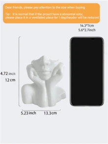 O vază cu design artistic, în formă de femeie cu mâinile care îi cuprind fața. Este simplă, dar elegantă, cu un design unic și fermecător în formă de față cu mâinile. Ideală pentru aranjarea florilor proaspete sau artificiale și poate fi folosită și pentru depozitarea cosmeticelor. Potrivită pentru decorarea camerelor de zi și a dormitoarelor pe tot parcursul anului, un element indispensabil pentru decorul zilnic al casei.