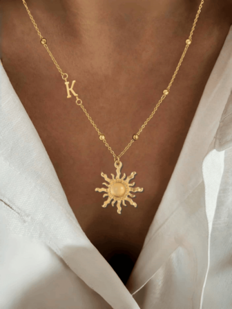 Uroczy, spersonalizowany, gotycki złoty naszyjnik z kamieniami szlachetnymi i literami A-Z w kształcie słonecznika dla kobiet, odpowiedni do noszenia na co dzień, na wakacje, na zakupy, do zabawy i jako dekoracja zdjęć.