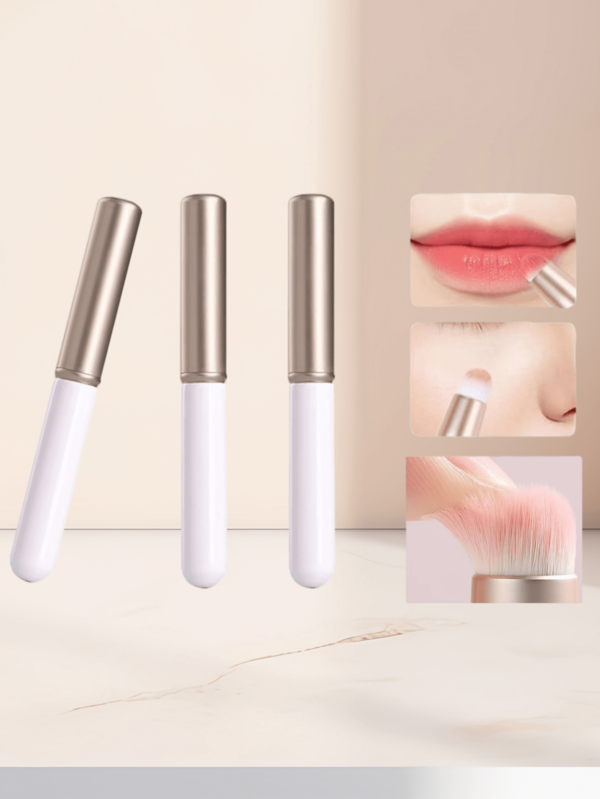 1PC White Lip Brush With Lid,The Simple Lidded Design Balances Hygiene And Portability, And The White Appearance Is Fresh And Easy To Match With Makeup Bags. The Soft Are Gentle On The Lips Without Irritation, And Pick Up Lipstick Or Lip Gloss For Even Color Development, Easily Creating A Long-Lasting And Delicate Lip Makeup.