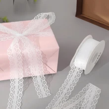 1 pièce Rouleau de ruban en dentelle noire de taille 1/10/30 - Convient pour les artisanat DIY, la décoration d'accessoires pour femmes, l'emballage de cadeaux et les cadeaux de fête (mariages, Noël, Thanksgiving, anniversaires d'Halloween). Bordure de tissu à motif floral élégant, décoration d'événement, design de dentelle classique, texture de dentelle élégante