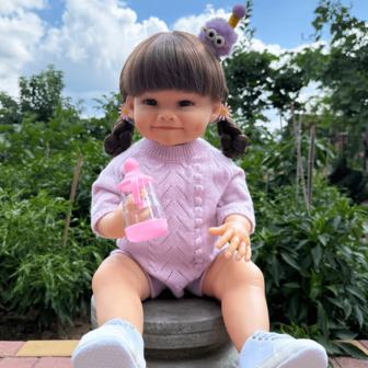 约 22 英寸仿真娃娃可爱紫色毛衣重生娃娃全乙烯基长发 DIY 发型伴侣玩具（随机配件）