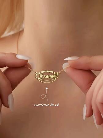 1 Pieza de Collar con Nombre de Fútbol, Collar Personalizado de Fútbol Americano con Placa de Identificación de Acero Inoxidable Personalizada - Elegante Joyería de Estilo Bohemio Durable para Mujeres, Regalos para el Día del Maestro, Cumpleaños y Graduación, para Usar Todo el Año, Joyería de Balón Deportivo, Accesorios de Aficionado Deportivo, Joyería Temática Deportiva, Joyería Chapada en Oro, Regalo para Maestros, Colgante de Alta Calidad, Moda Femenina, Regalos para Fiestas y Celebraciones