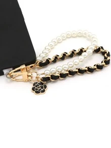 1 件奢华复古香氛珍珠链手机挂绳 + 腕夹手机挂绳吊坠，适合通用手机壳和钥匙扣